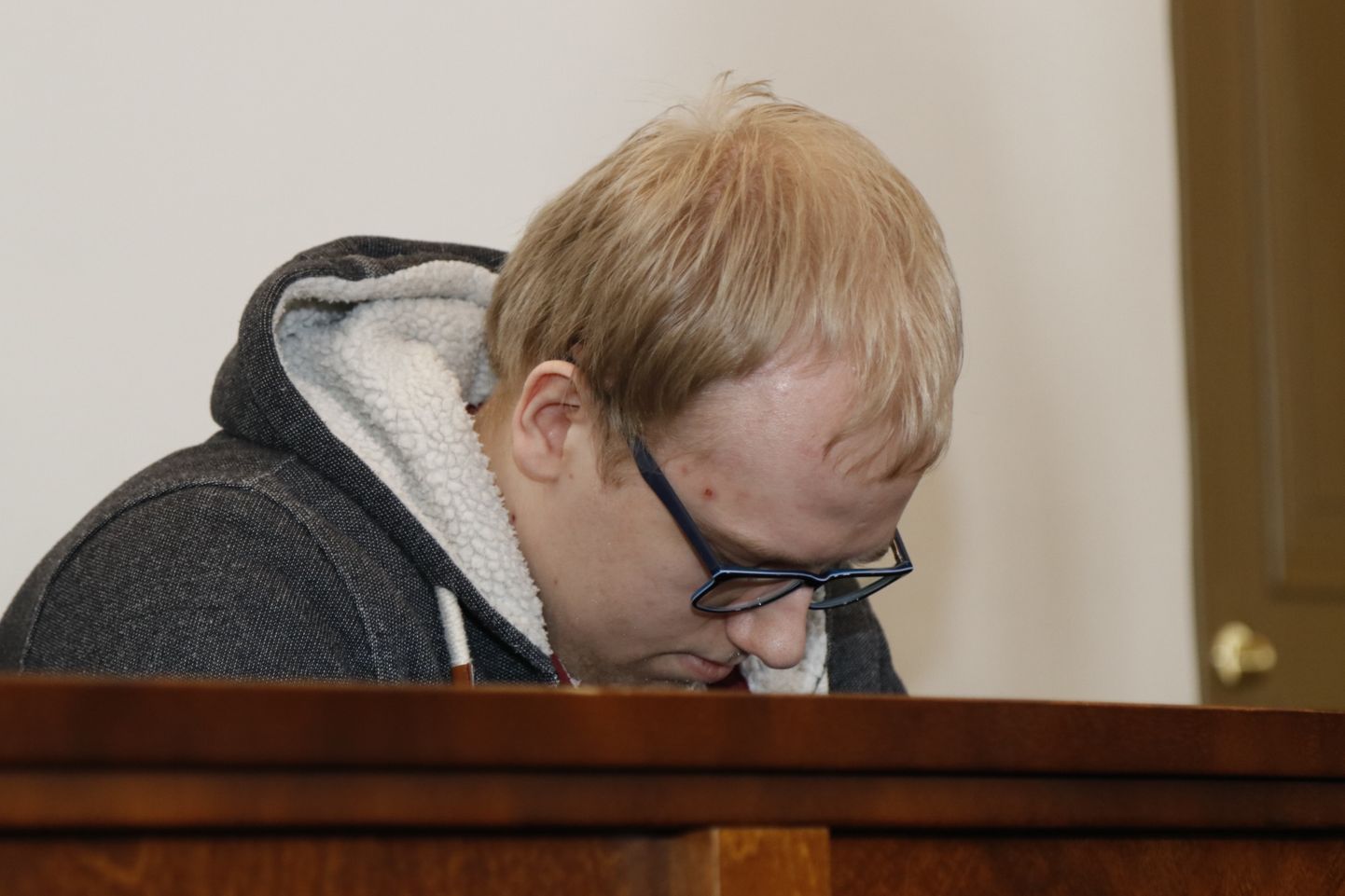 Viljandi kohtumajas kuulutati täna välja 17-aastase neiu vägistamises ja mõrvas süüdistatava Tairo Poopuu kohtuotsus.
