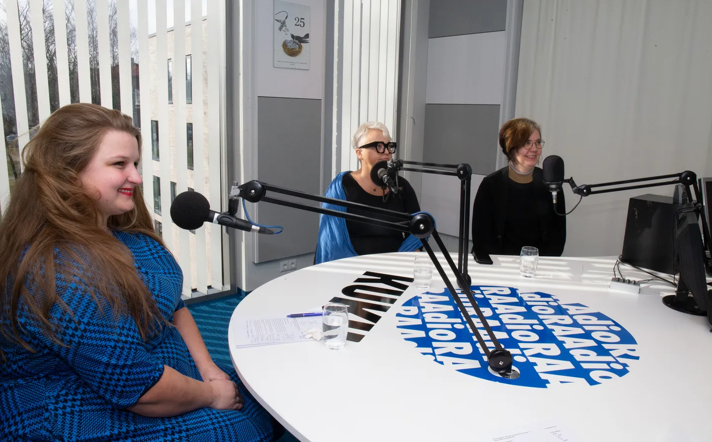Täna kõnelesid Kuku raadio saates «Vahetund Tartu Postimehega» Tartu tervishoiu kõrgkooli õppejõud Merle Varik (paremal) ja Janika Pael (keskel). Kolmas külaline oli Terje Ponder, kelle ülesannete hulka käib dementsusega inimese eest hoolt kandmine.