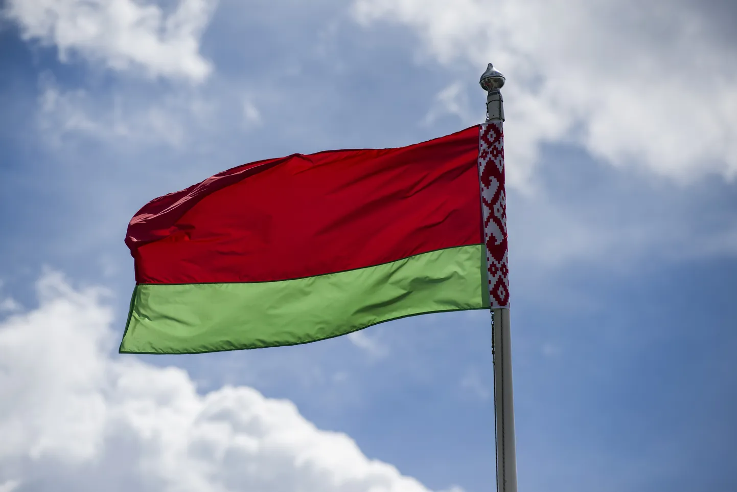 Valgevene lipp.
