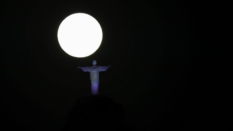 …И напоследок – еще одна почти нереальная фотография из Рио-де-Жанейро.