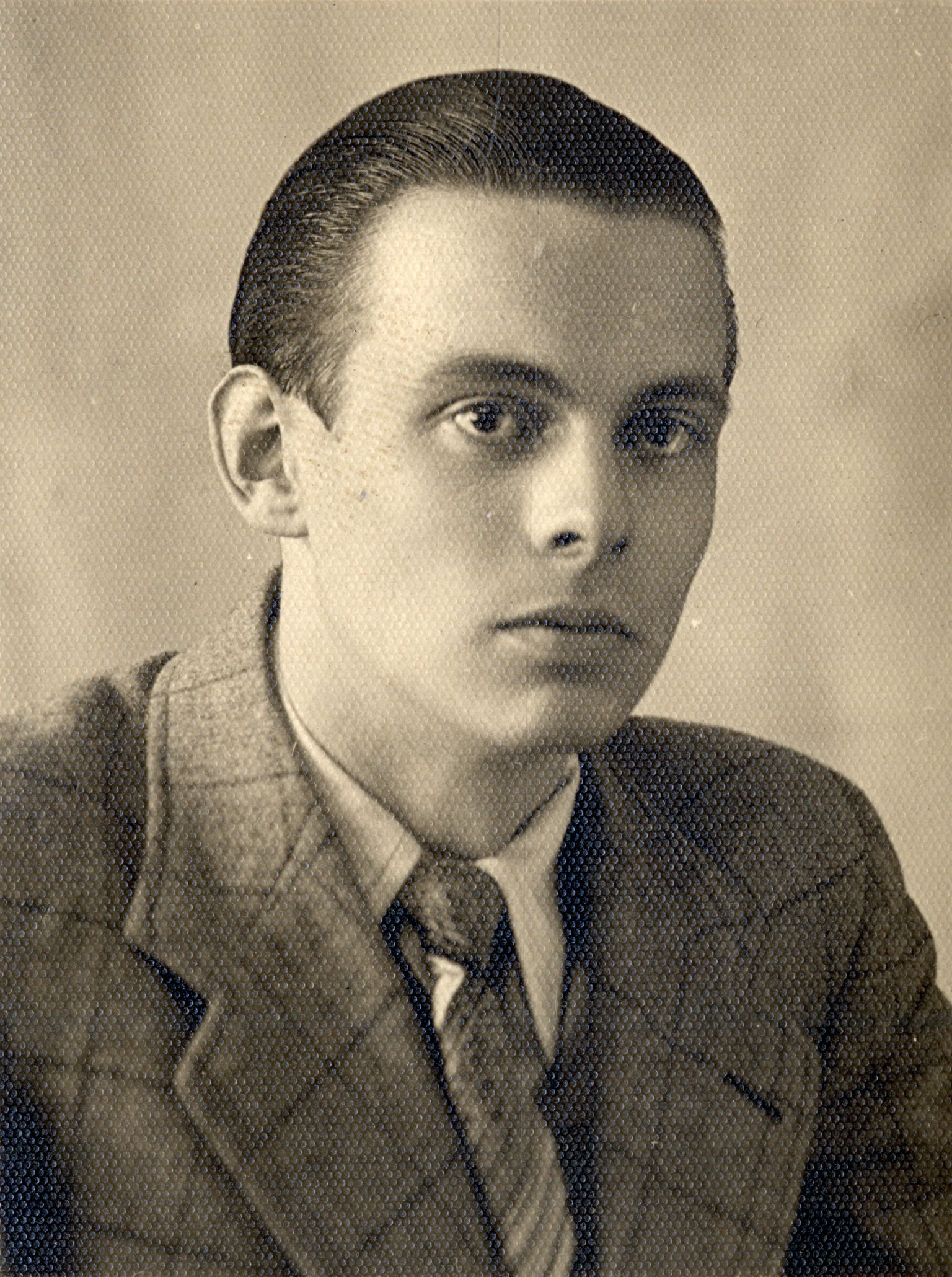 Raadioamatöör Karl Kallemaa 1937. aastal Tapal.