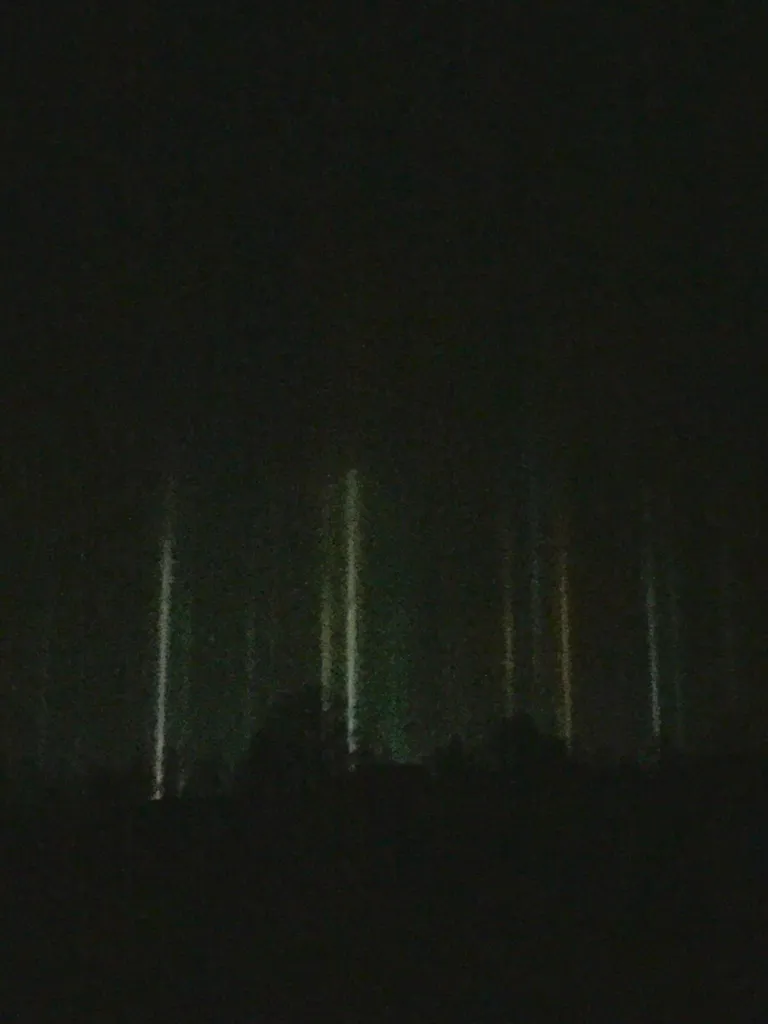 Valgussambad Tartu vallas Kärknas laupäeva õhtul kella 21.30 ajal. Lugeja pilt.