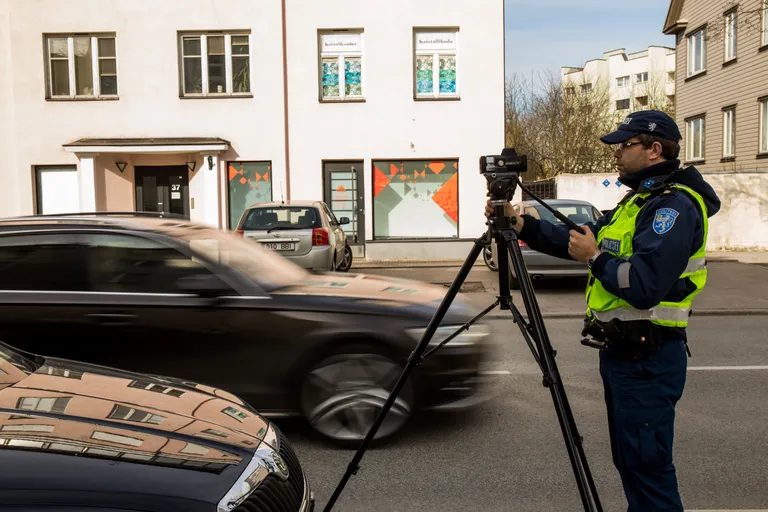 Raul Annuka kiirust mõõtmas. Foto: