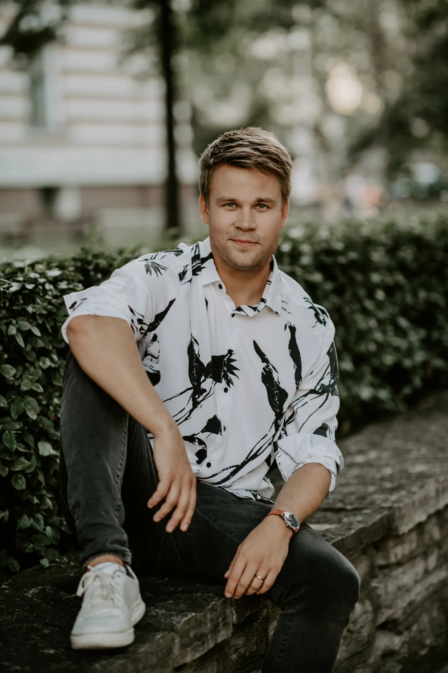 Üks südamliku olemisega mees, kes on tegija nii muusiku kui apteekrina. Kas tunned ära?