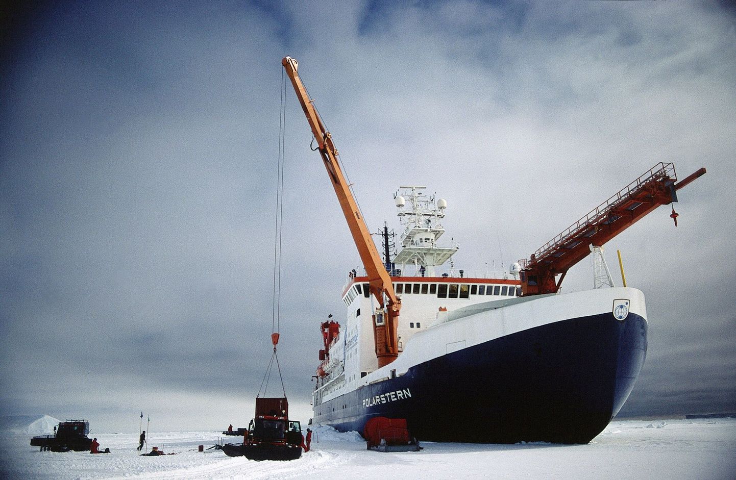 Saksa teadlaste uurimisalus Polarstern 2008. aastal. Nüüd plaanivad teadlased korrata sama alusega norra polaaruurija Fridtjof Nanseni legendaarset retke läbi Arktika jääväljade.