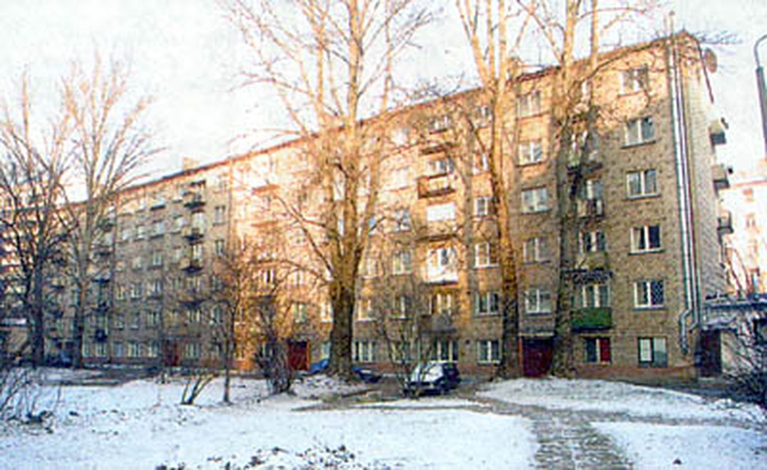 Hruščova laiku projekta ēkas celtas 50.-60. gados Ķengaragā, Iļģuciemā, Juglā, Purvciemā, Ziepniekkalnā.Tām ir 2-5 stāvi, lielākoties ir balkoni. Istabas caurstaigājamas.