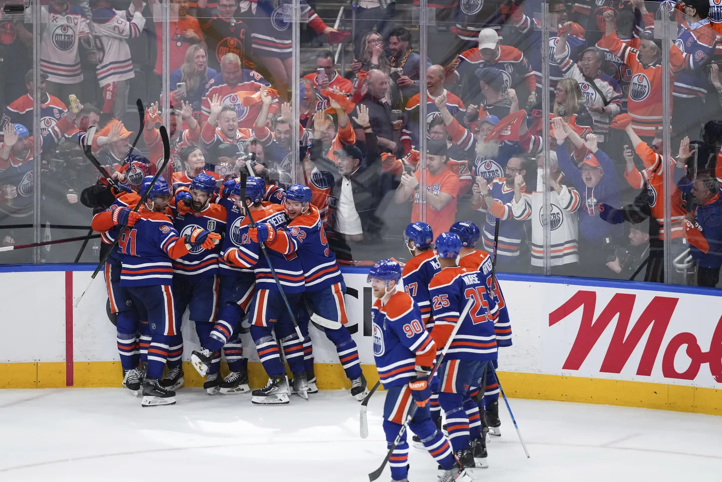 Edmontonas "Oilers" hokejisti