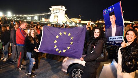 VAATA VIDEOT ⟩ Ungari valimisõhtu võttis ootamatu pöörde. Poliitiku meeleolukas tants pärast võidukõnet vallutas interneti