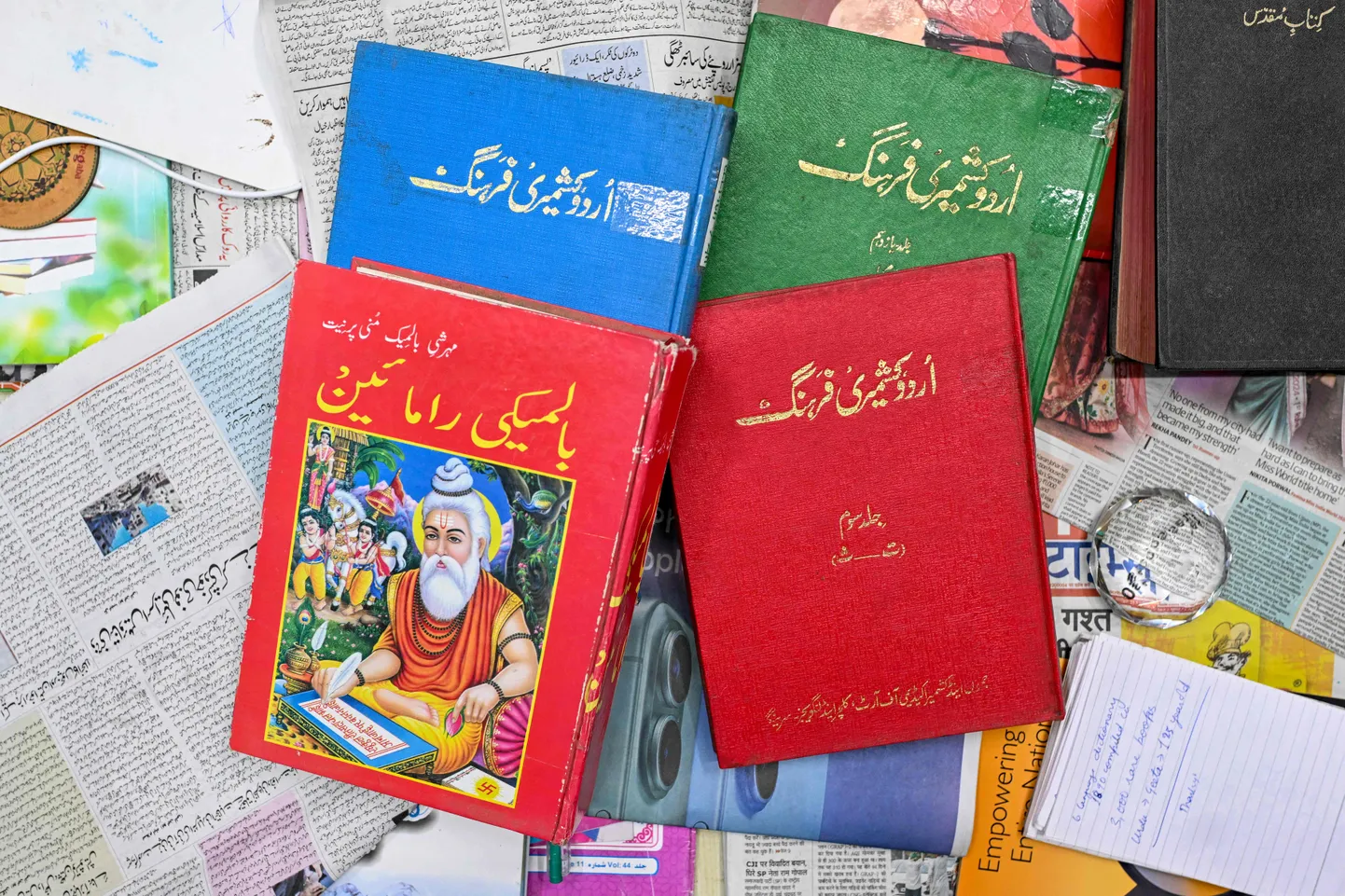 Urdukeelsed raamatud Hazrat Shah Waliullah nimelises rahvaraamatukogus Delhi vanalinnas Urdu Bazaaris. Foto on tehtud 22. oktoobril.