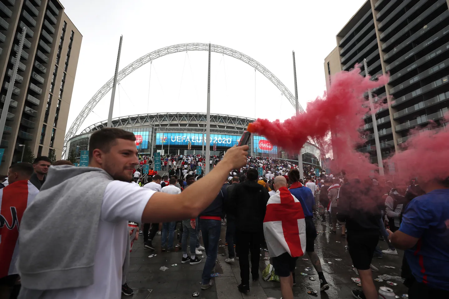 2021. aasta EM-finaalturniiri finaal toimus Londonis Wembley staadionil, kus Inglismaa kaotas Itaaliale. Kui valitsus otsustab oma plaaniga jätkata, siis on kahtluse all, kas Inglismaa saab nelja aasta pärast järgmisel kodusel EMil osaleda.