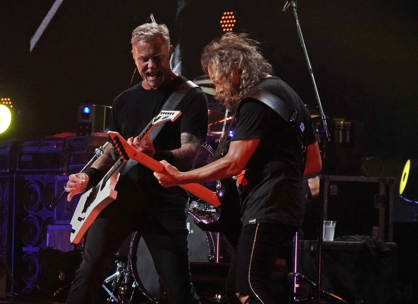 James Hetfield ja Kirk Hammett esinemas 2022. aasta novembris.