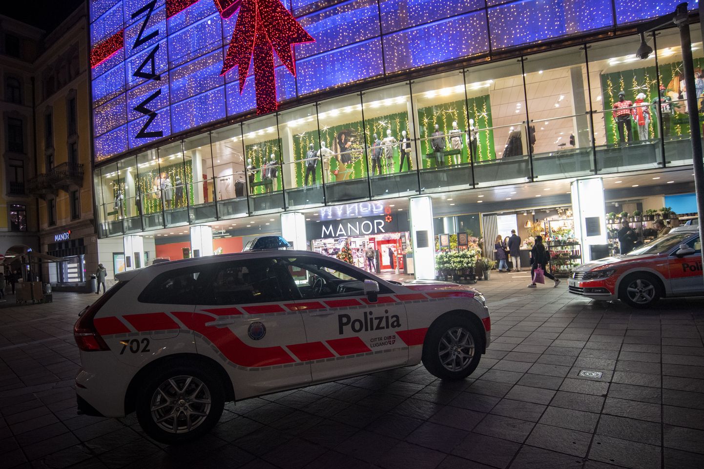 28-летняя гражданка Швейцарии напала на двух женщин в торговом центре Manor в Лугано.