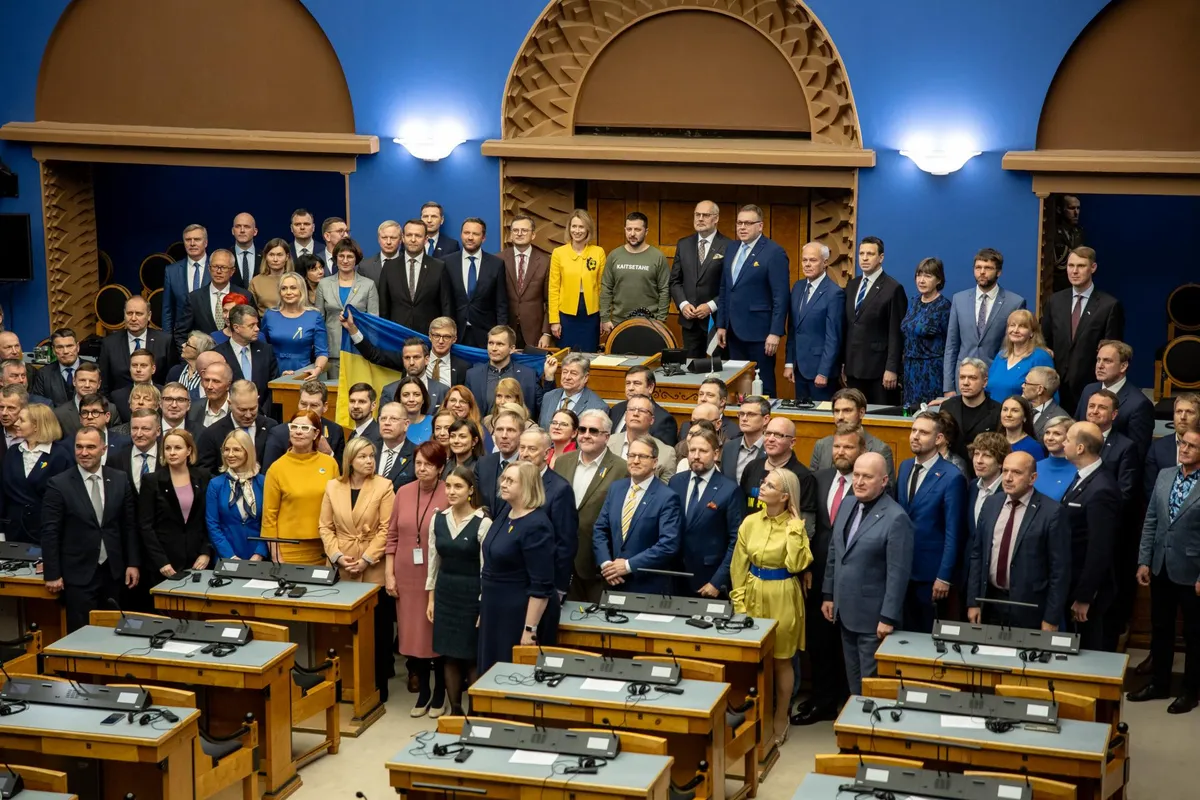 Совместная фотография членов Рийгикогу с президентом Украины.
