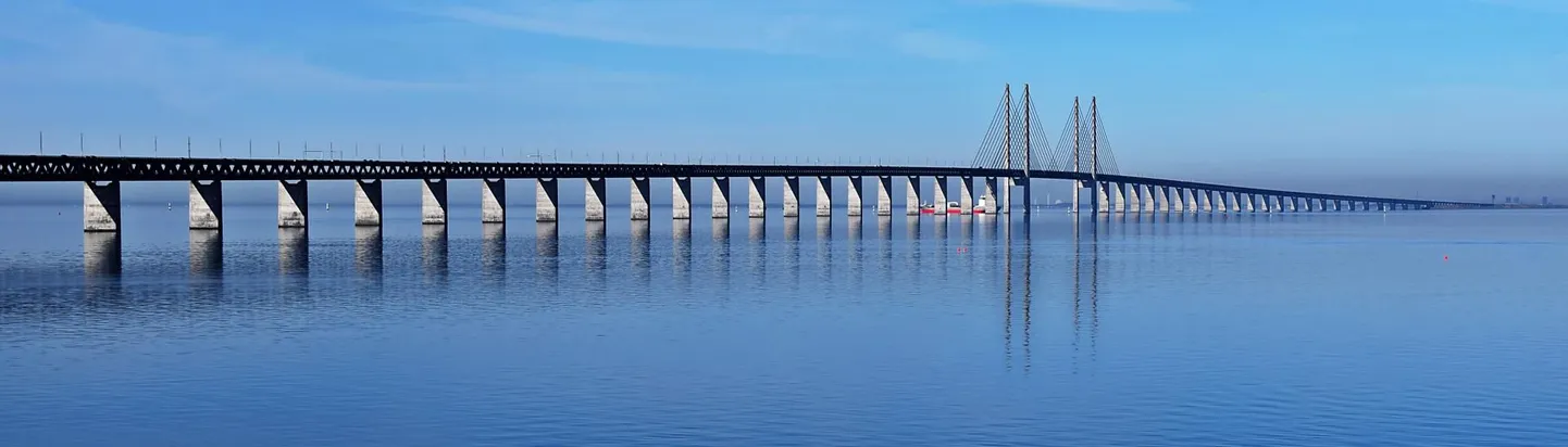 Saaremaa silla rajajatele eeskujuks oleva Sundi silla ehitus läks toonases vääringus maksma 2,6 miljardit eurot ja kestis neli aastat.