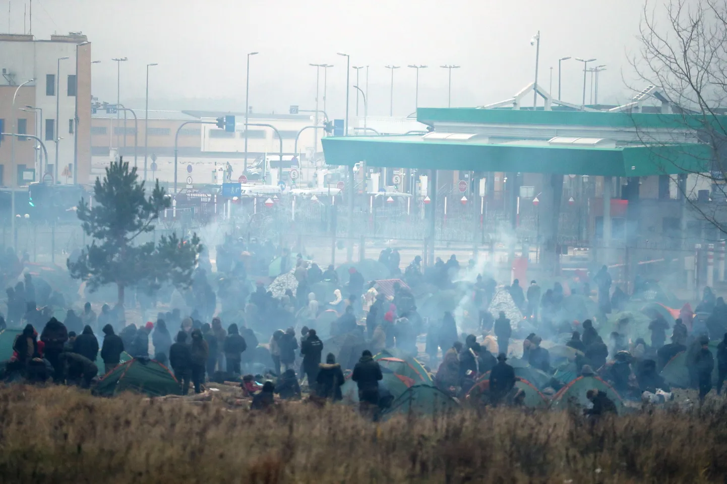 Migrandid Poola-Valgevene piiril Bruzgi-Kuznica piiripunkti juures.