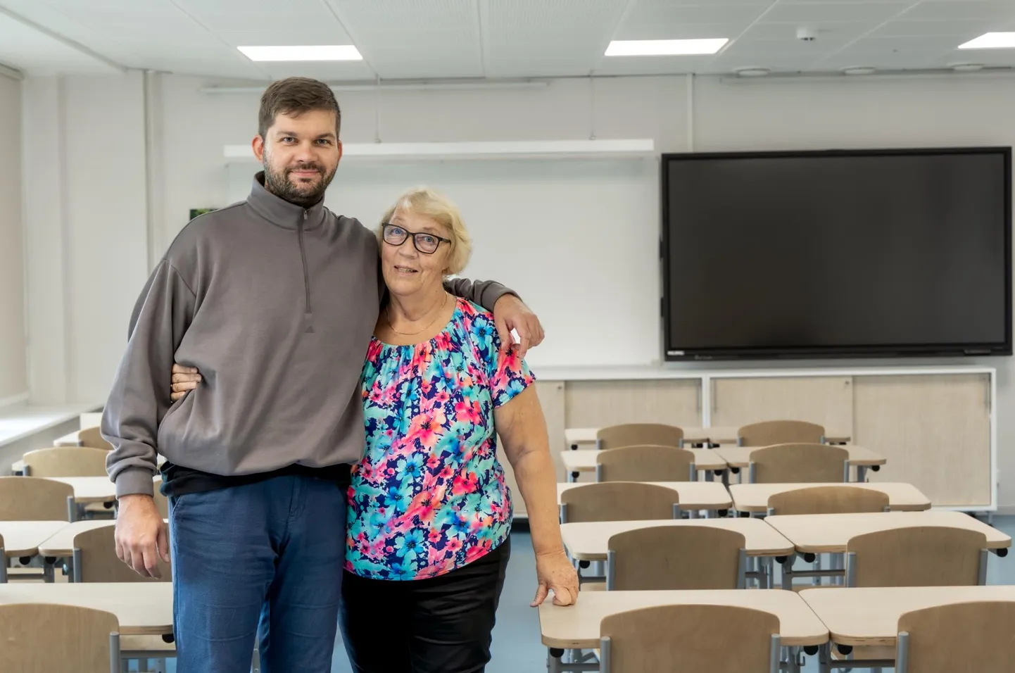 Maia Erm oli kohe lahkesti nõus intervjuud andma, aga polnud iseäranis vaimustuses pildistamisest. Et oleks julgem, tiris ta usutleja samuti pildile. “Minu õpilane!” lausus ta.