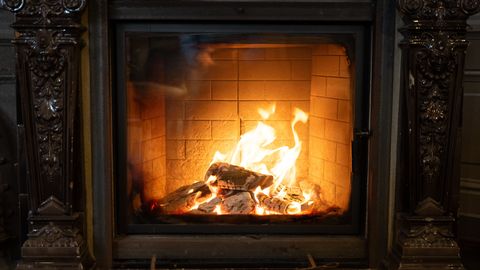 Keskkonnaoht! Miks traditsiooniline kamin on minemas hingusele