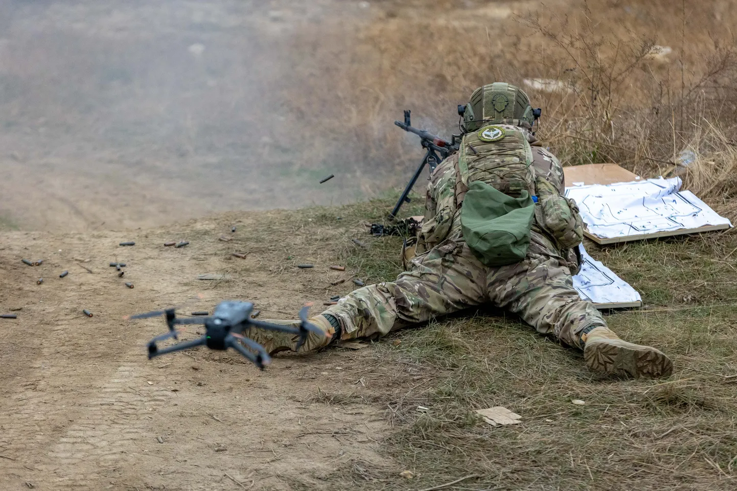 Надежда украинской армии заключается в том, что их солдаты лучше подготовлены и мотивированы, чем российские. На фотографии изображен солдат 80-й десантной бригады Украины на тренировке на полигоне в тылу фронта в Донецкой области.