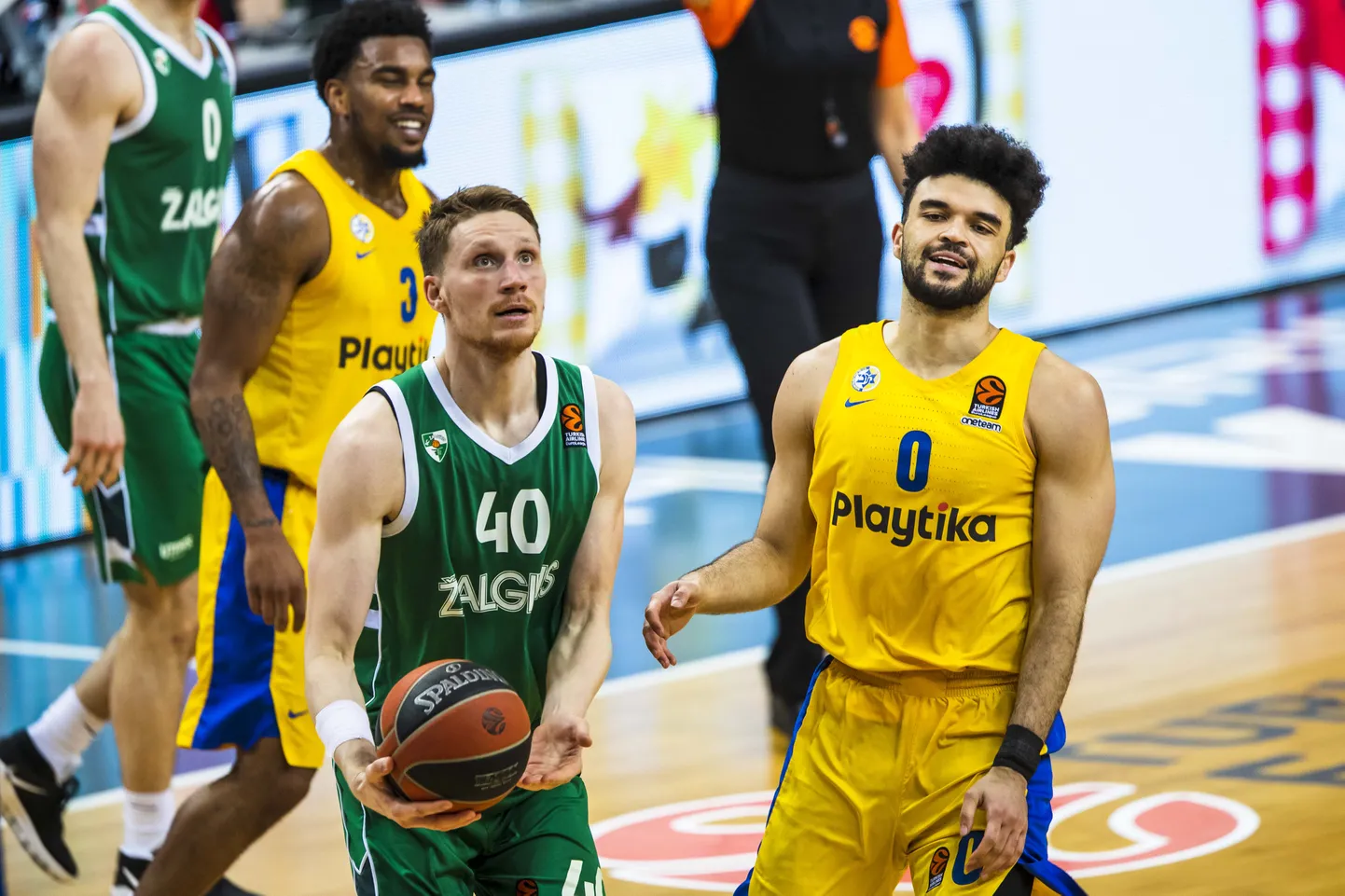 Kaunase Žalgirise mängija Marius Grigonis (palliga).