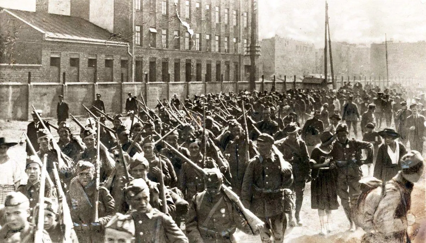 Poola armee jalavägi marssimas rindele 1920. aasta augustis, kui Punaarmee lähenes pealinnale Varssavile.