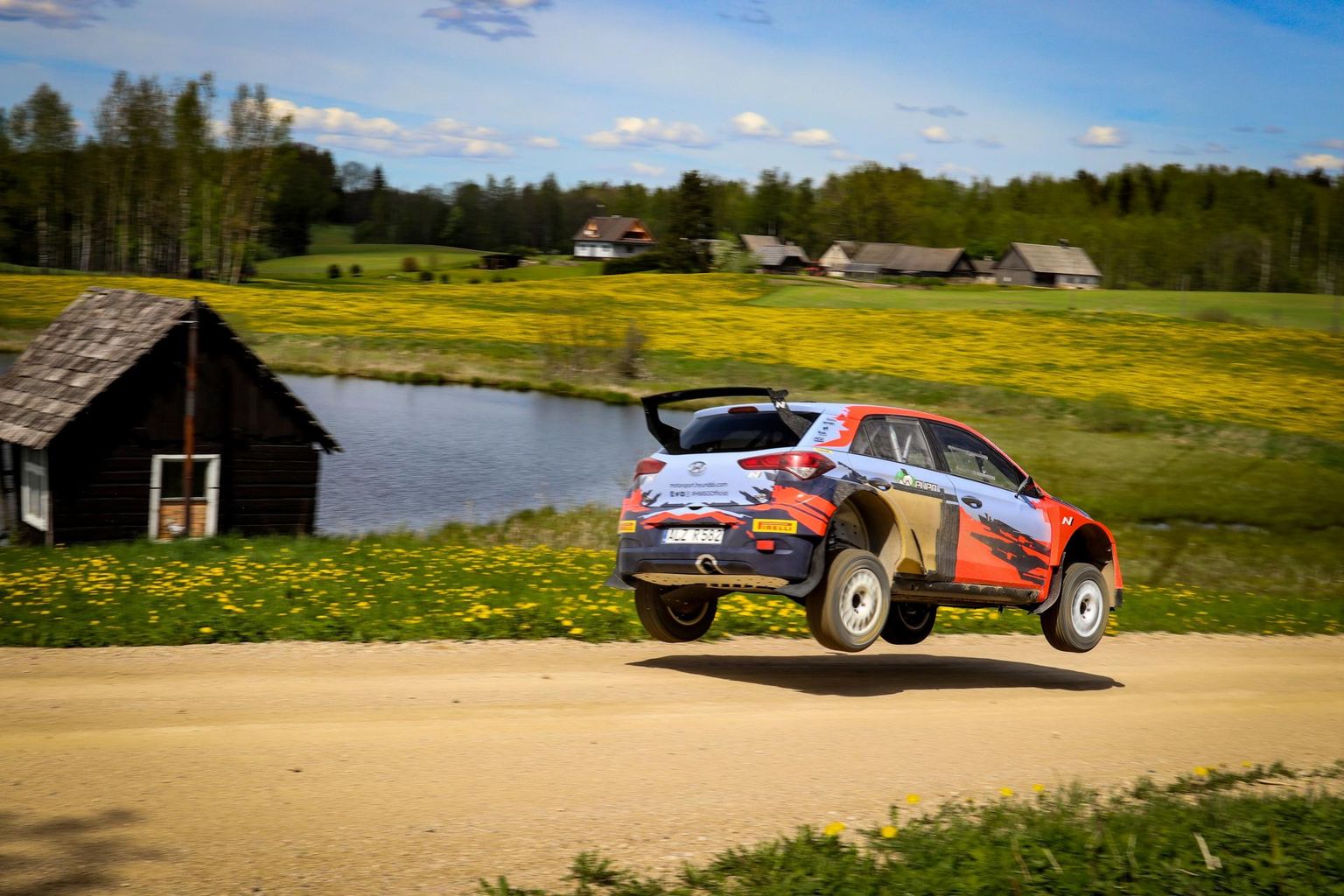 Suve alguses testis Hyundai i20 R5 masinat Lõuna-Eesti teedel ka Ott Tänak, kes plaanis startida Rally DirtFishil.