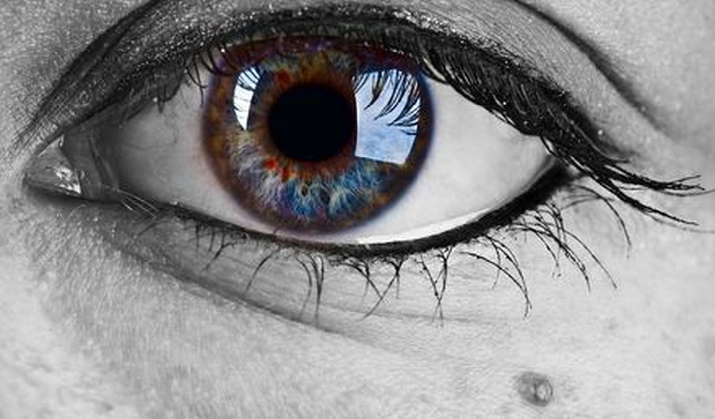 Pruunid silmad saab laserlõikuse abil siniseks muuta