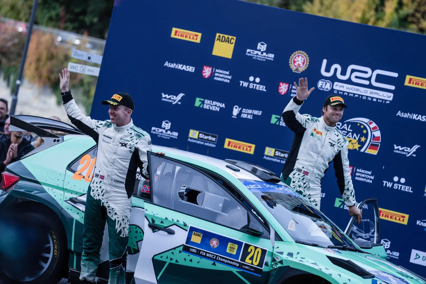 Andreas Mikkelsen (paremal) ja kaardilugeja Torstein Eriksen.