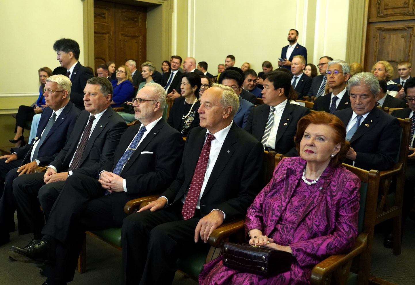 Бывшие президенты Латвии. Слева направо: Валдис Затлерс, Раймондс Вейонис, Эгил Левитс, Андрис Берзиньш и Вайра Вике-Фрейберга
