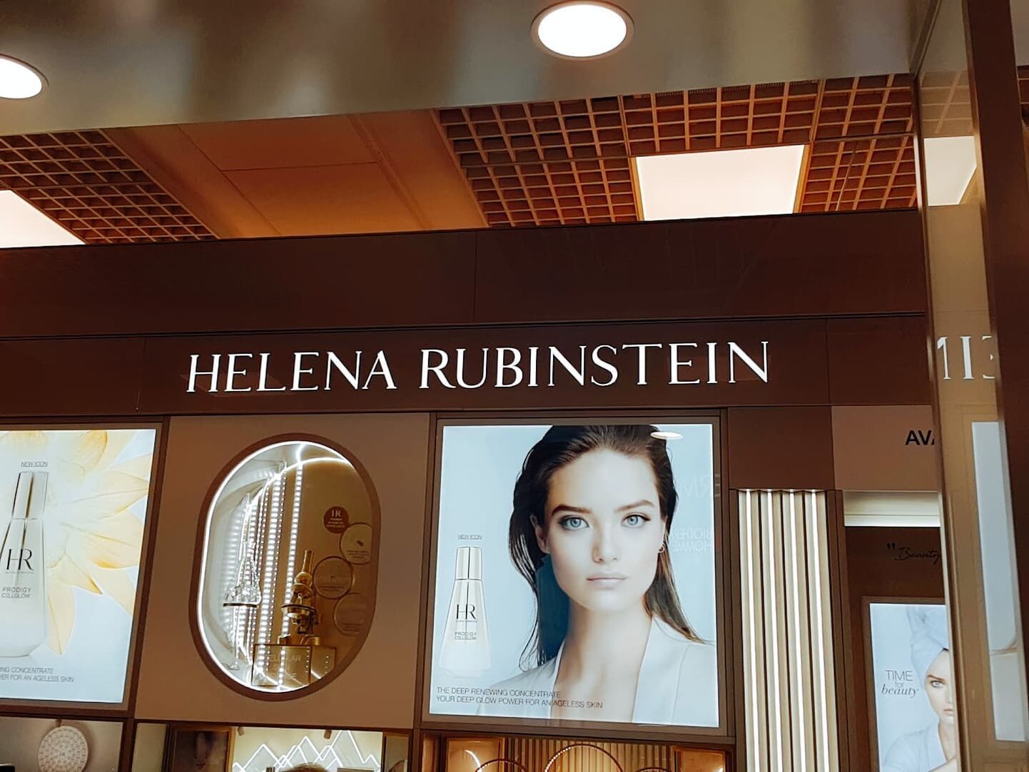 Корнер косметики Helena Rubinstein