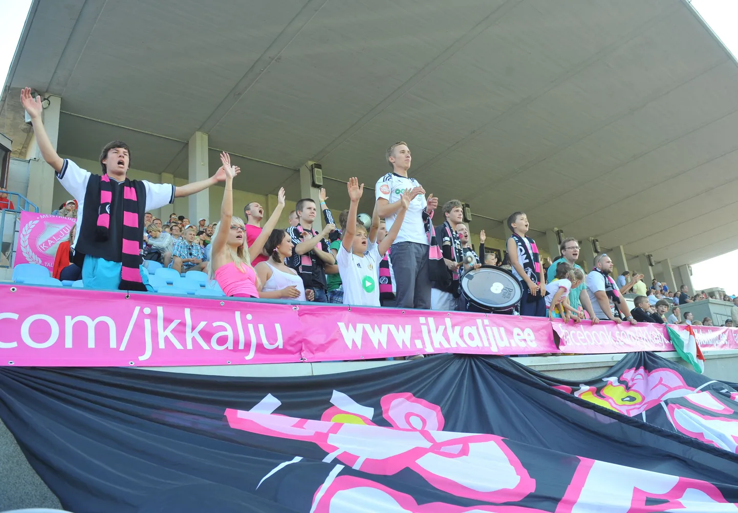 Nõmme Kalju poolehoidjad.