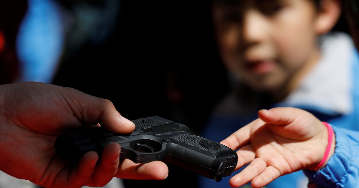 ÜLE KÄTE LÄINUD VAHETUND ⟩ Soomes tulistas õpilane mängupüstolist kolme koolikaaslast näkku