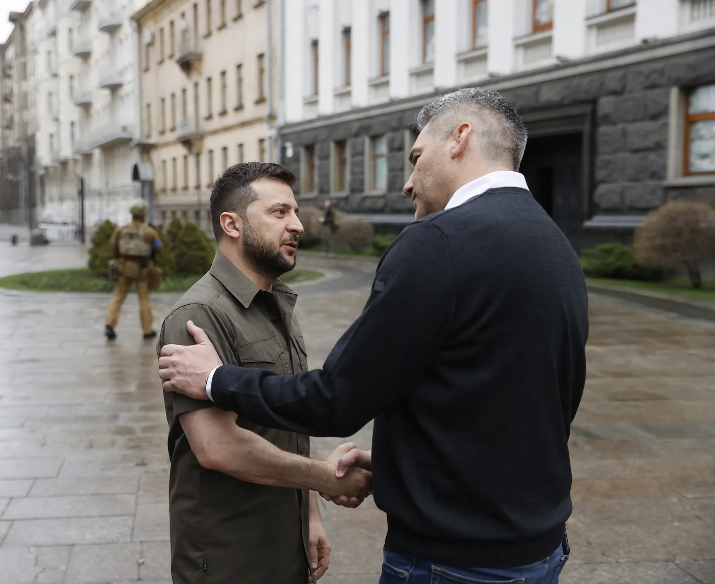 Volodõmõr Zelenskõi ja Karl Nehammer aprillikuus Kiievis.
