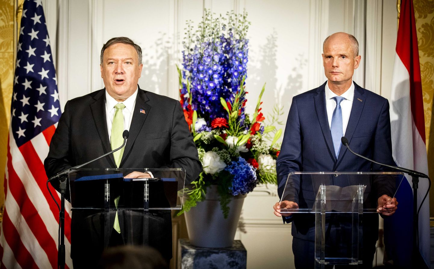 USA välisminister Mike Pompeo (vasakul) ja Hollandi välisminister Stef Blok esmaspäeval Haagis ühisel pressikonverentsil.