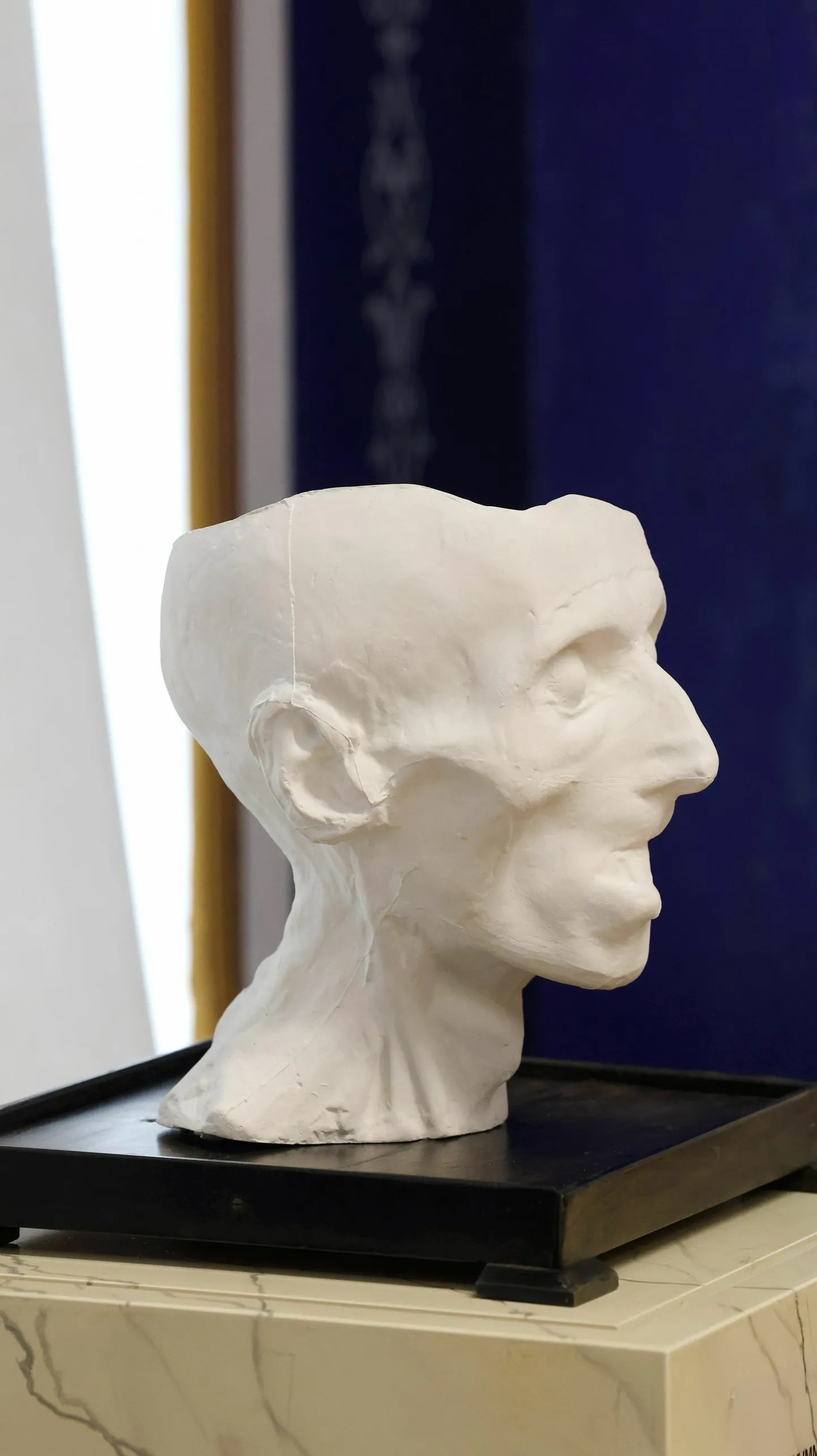 Filosoof Immanuel Kanti surimask Tartu Ülikooli kunstimuuseumi ekspositsioonis.