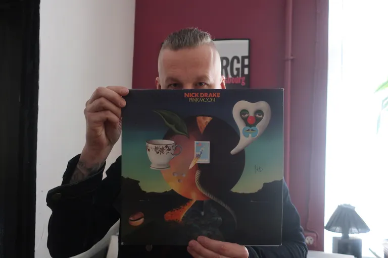 Sirel näitab rariteetset Nick Drake’i vinüüli «Pink Moon», mille väärtus võib olla kuni 900 eurot.