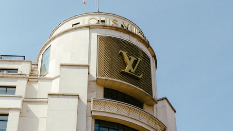 HINNAD PEIDUS ⟩ Soomlased väidavad, et Louis Vuittoni butiik rikub reegleid