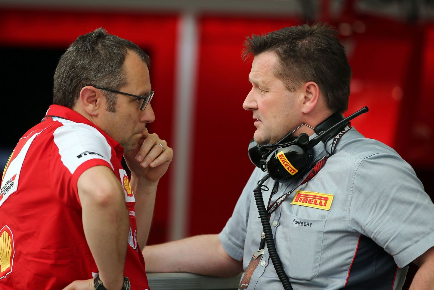 Ferrari tiimijuht Stefano Domenicali (vasakul) ja Pirelli mootorispordidirektor Paul Hembery.