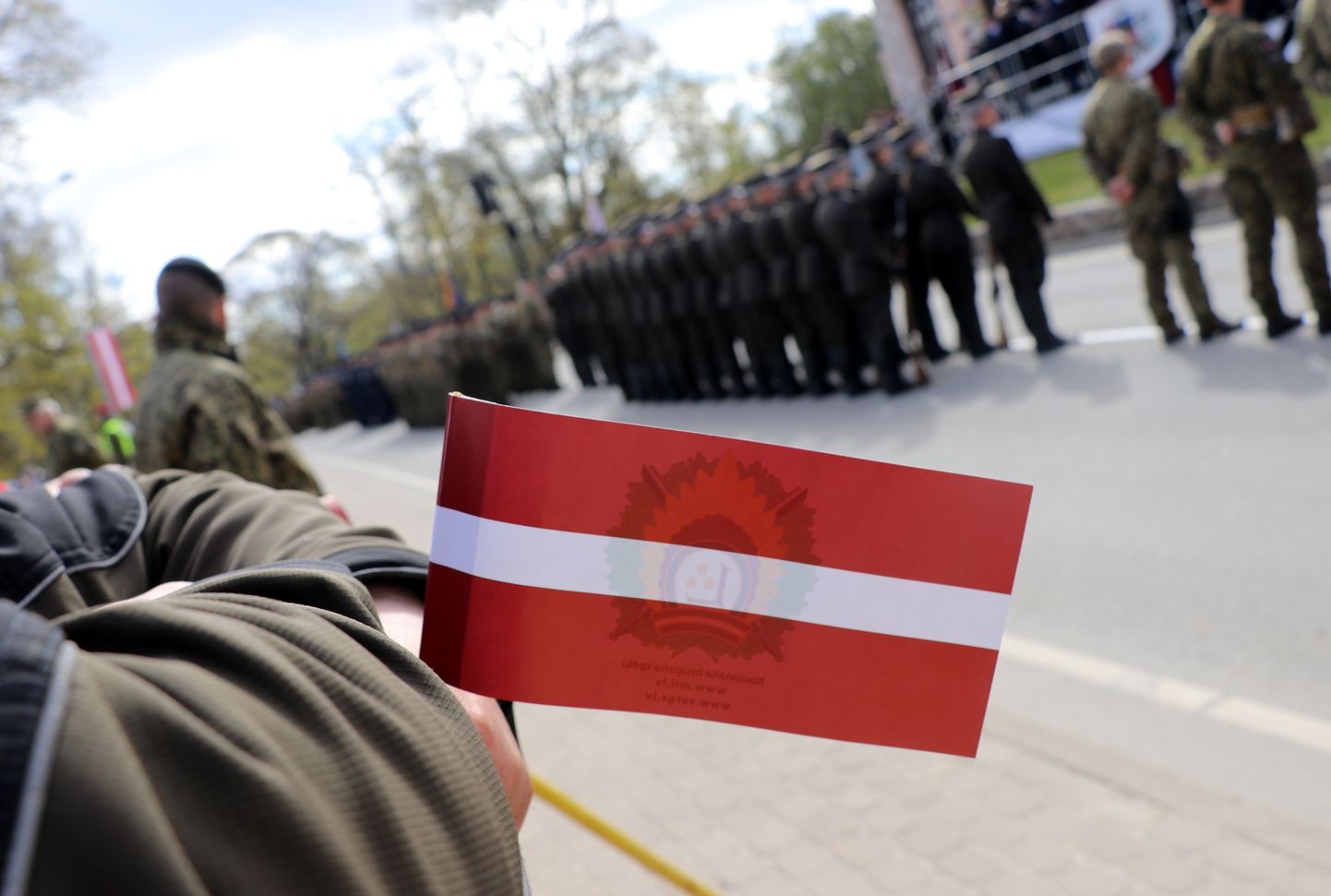 Latvijas Neatkarības atjaunošanas dienai veltītā Latvijas un ārvalstu bruņoto spēku militārā parāde pie Alūksnes Jaunās pils.