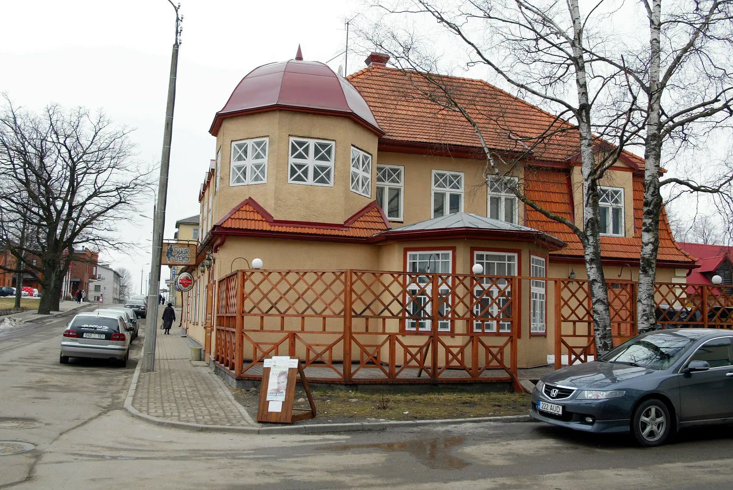 Publik ootas reedel Viljandis Suure Venna pubis asjatult lembelaulik Sulo esinemist.