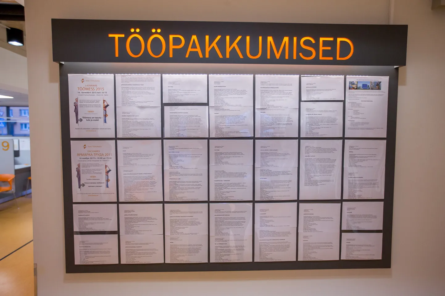 Tööpakkumised töötukassa Lilleküla kontoris.