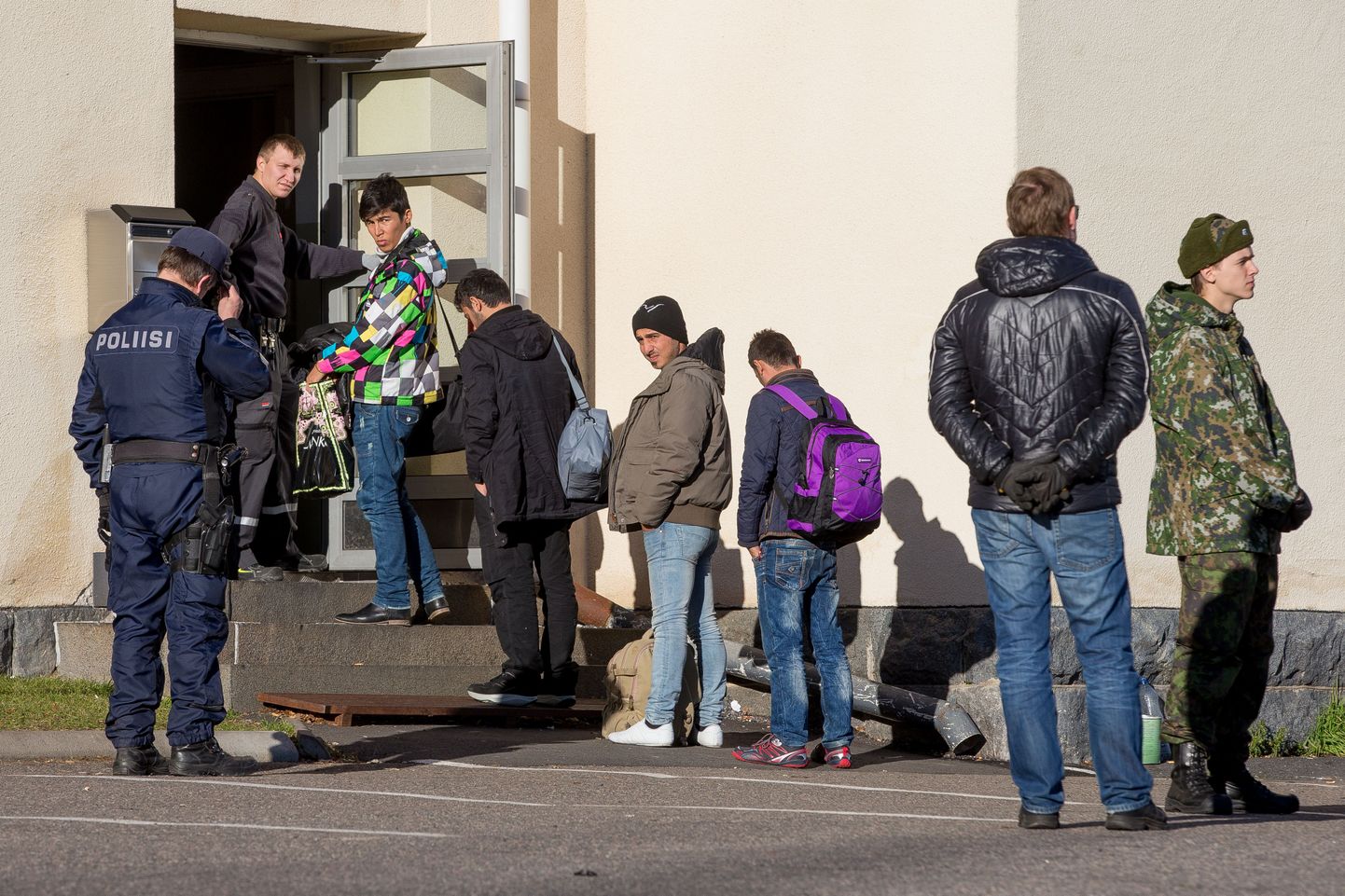 Rootsist saabunud pagulaste registreerimise keskus Tornios, Soomes.