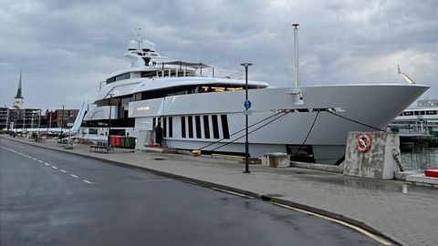 VIDEO ⟩ Sildus taas: Tallinna saabus Vene oligarhile kuulunud luksusjaht, mille nädalarent maksab üle poole miljoni euro
