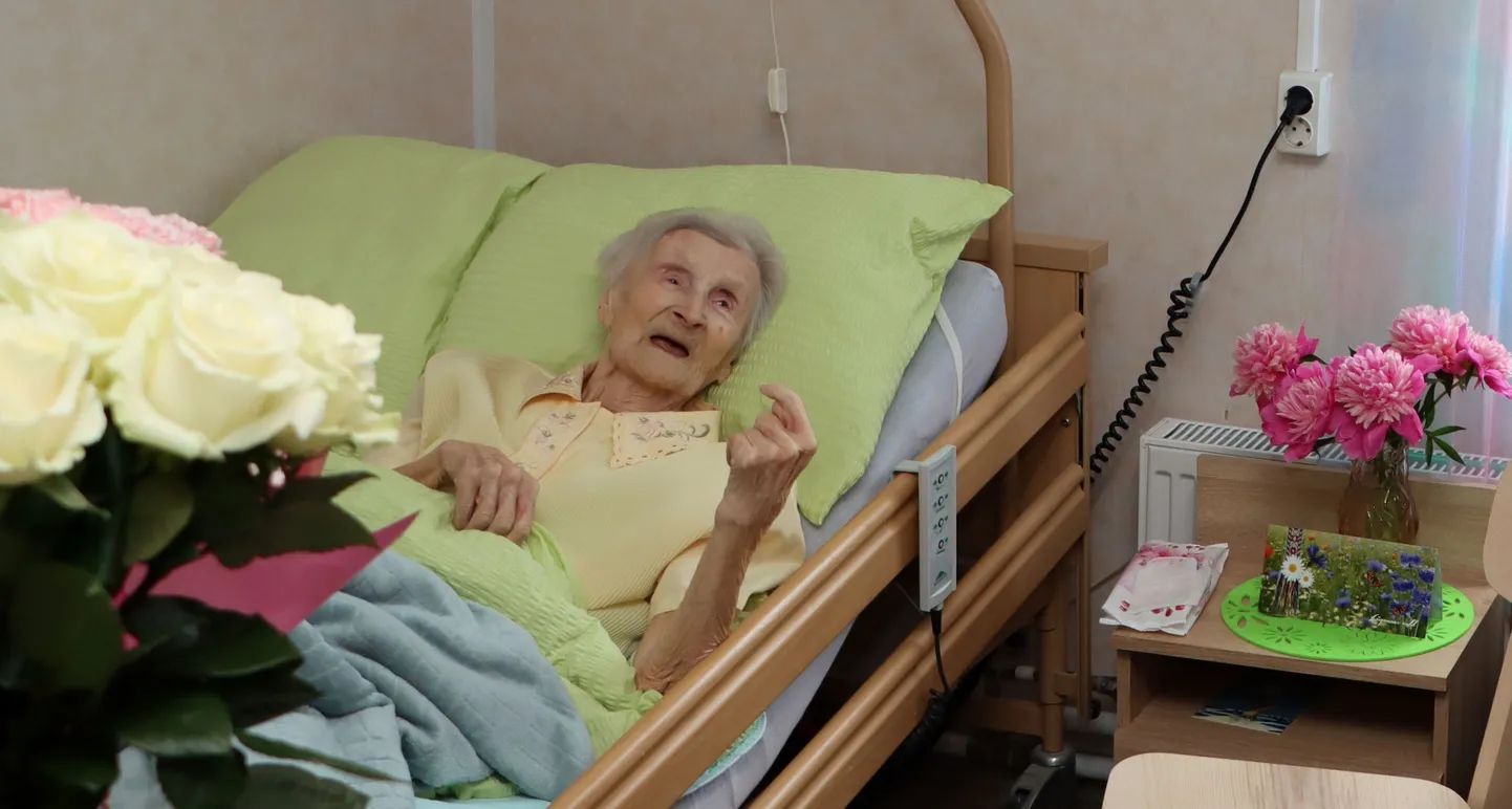 Eesti vanim elanik Larissa Šipitsõna tähistas teisipäeval 107. sünnipäeva.