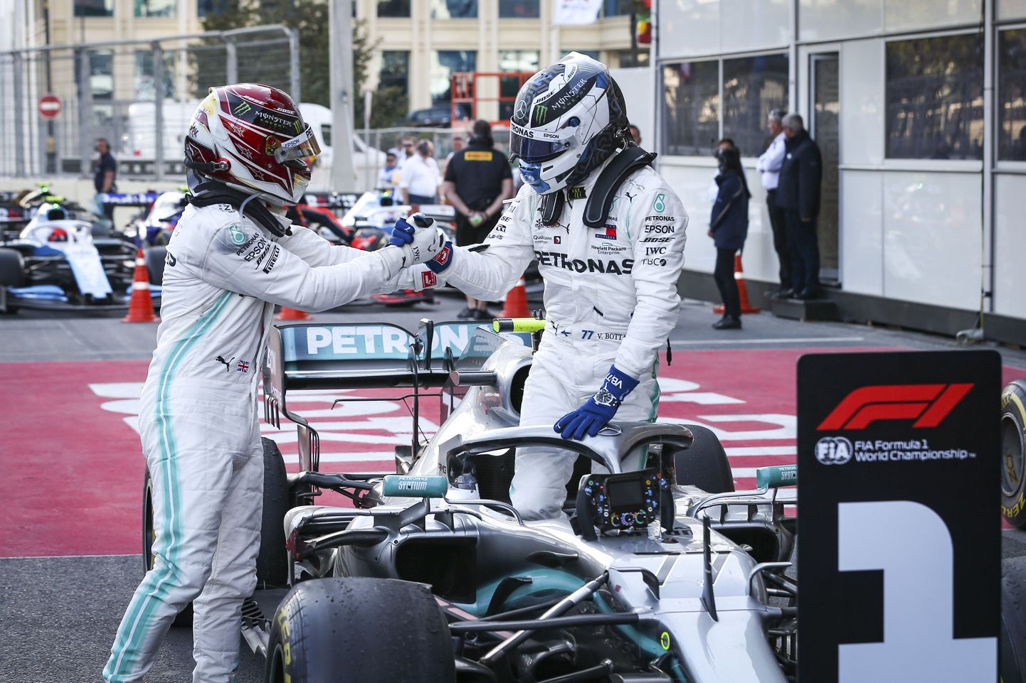 Mercedese meeskonnas on kõik hästi ning Lewis Hamiltoni ja Valtteri Bottase duell võib hooaja lõpuni kesta, väidab Esteban Ocon.