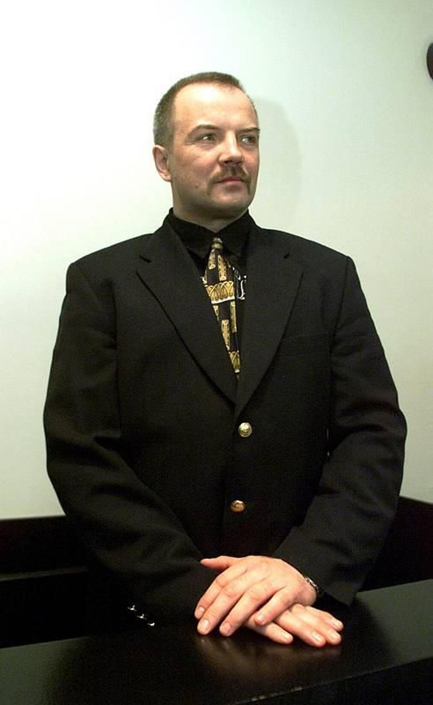 Lembitu Kitt 2000. aastal kohtus kahtlustatavana raharöövis.