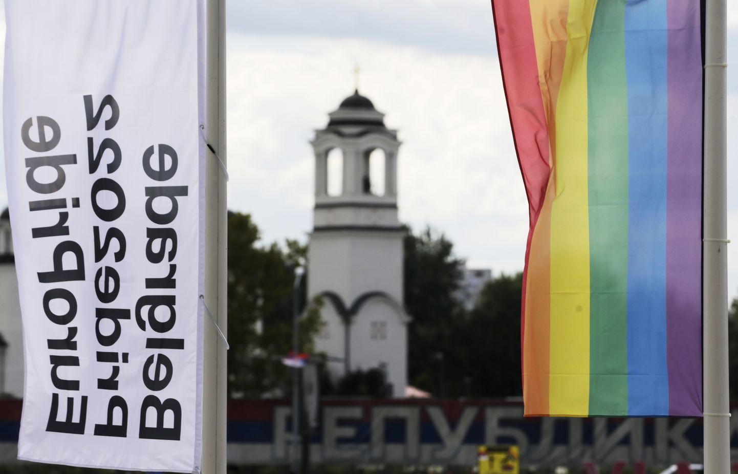 LGBT ja EuroPride'i lipud Serbias Belgradis 12. september 2022.