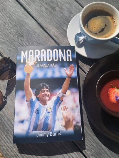 Raamat «Maradona: jumala käsi».