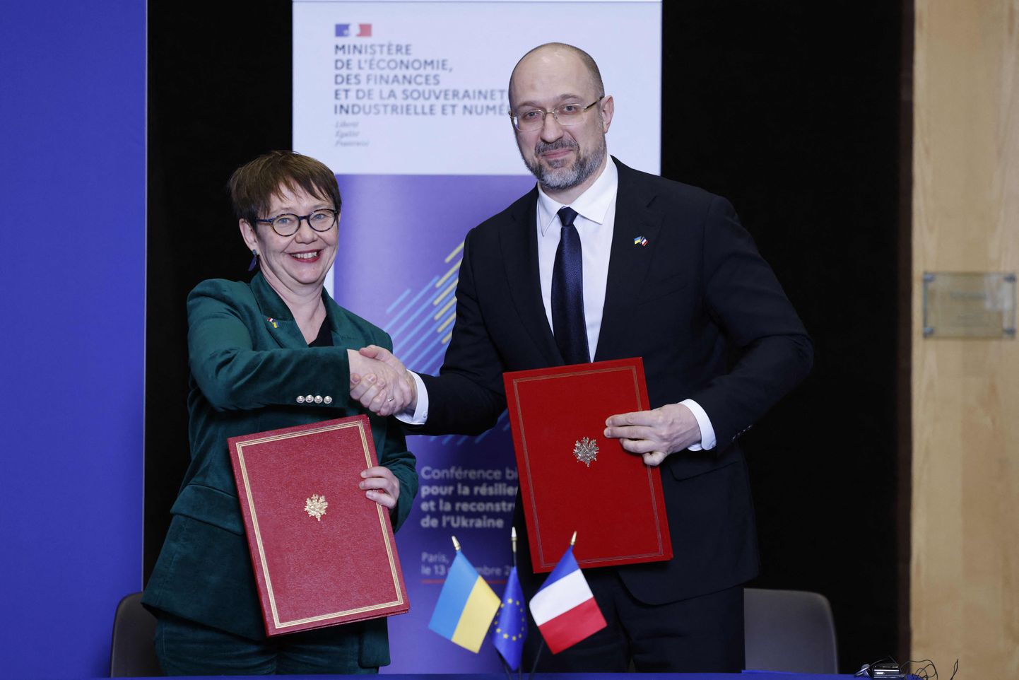 Eiropas Rekonstrukcijas un attīstības bankas prezidente Odilee Renauda-Basso un Ukrainas premjerministrs Deniss Šmihaļs.