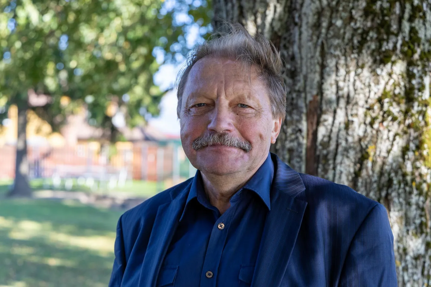 Keskerakonna Viljandi osakonna juhina jätkab Helmut Hallemaa.