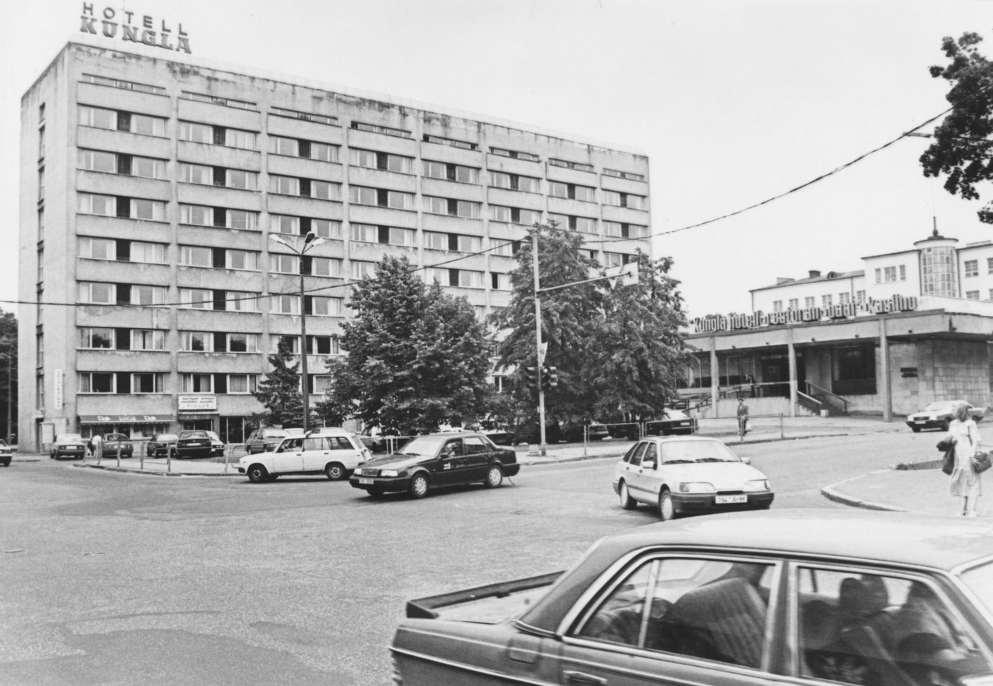 Так выглядел отель Kungla в 80-х или 90-х, потом он был переименован в Reval Park Hotel & Casino, а сейчас на его месте стоит новенький Hilton